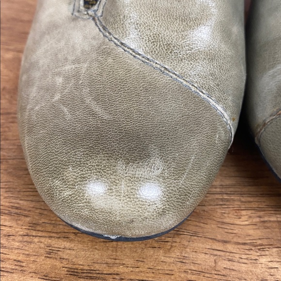 Miz Mooz Olive Green Distressed Leather Ankle Heeled Boots Side Zipper Sz 8.5 - Picture 7 of 16